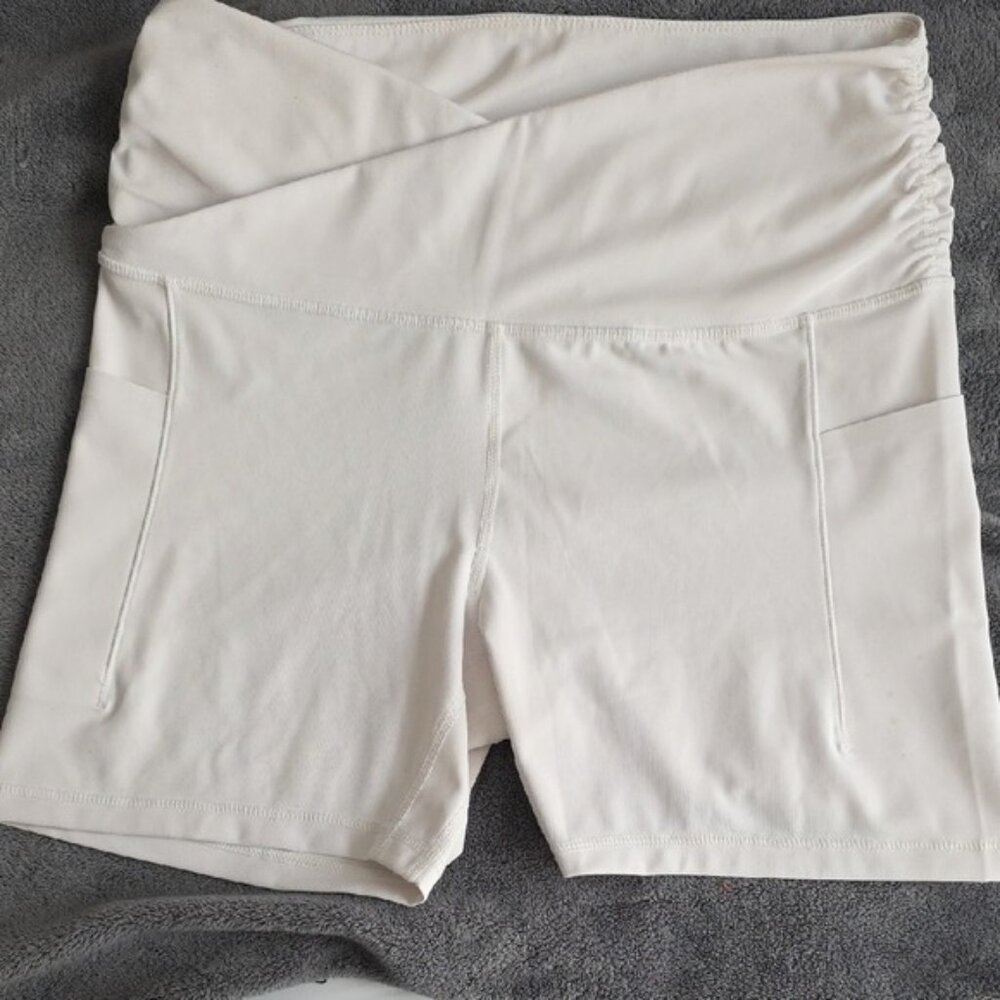 Ododos Women's Criss Cross Shorts Size Large